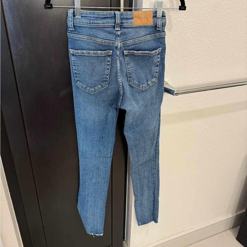 ZARA Women’s High Rise Ripped Jeans - Picture 5 of 5